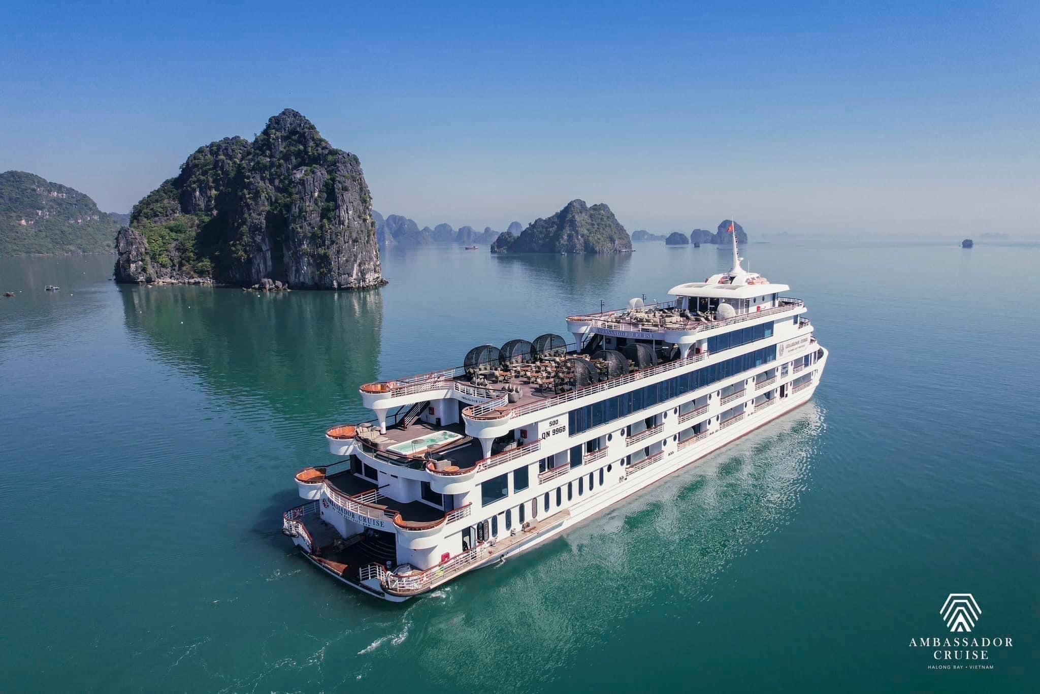 Du thuyền Ambssador Hạ Long Cruise